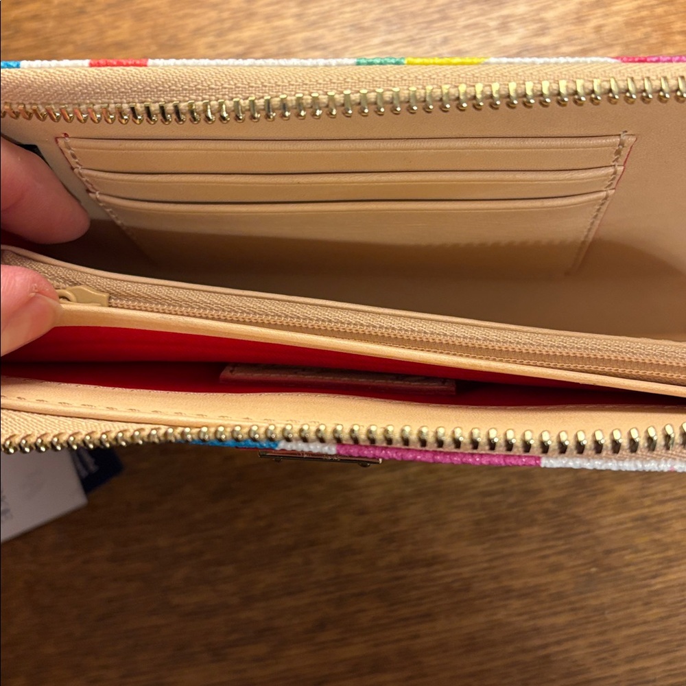 ๐ DOONEY & BOURKE Art Deco Folded Zip Wristlet - Picture 4 of 5